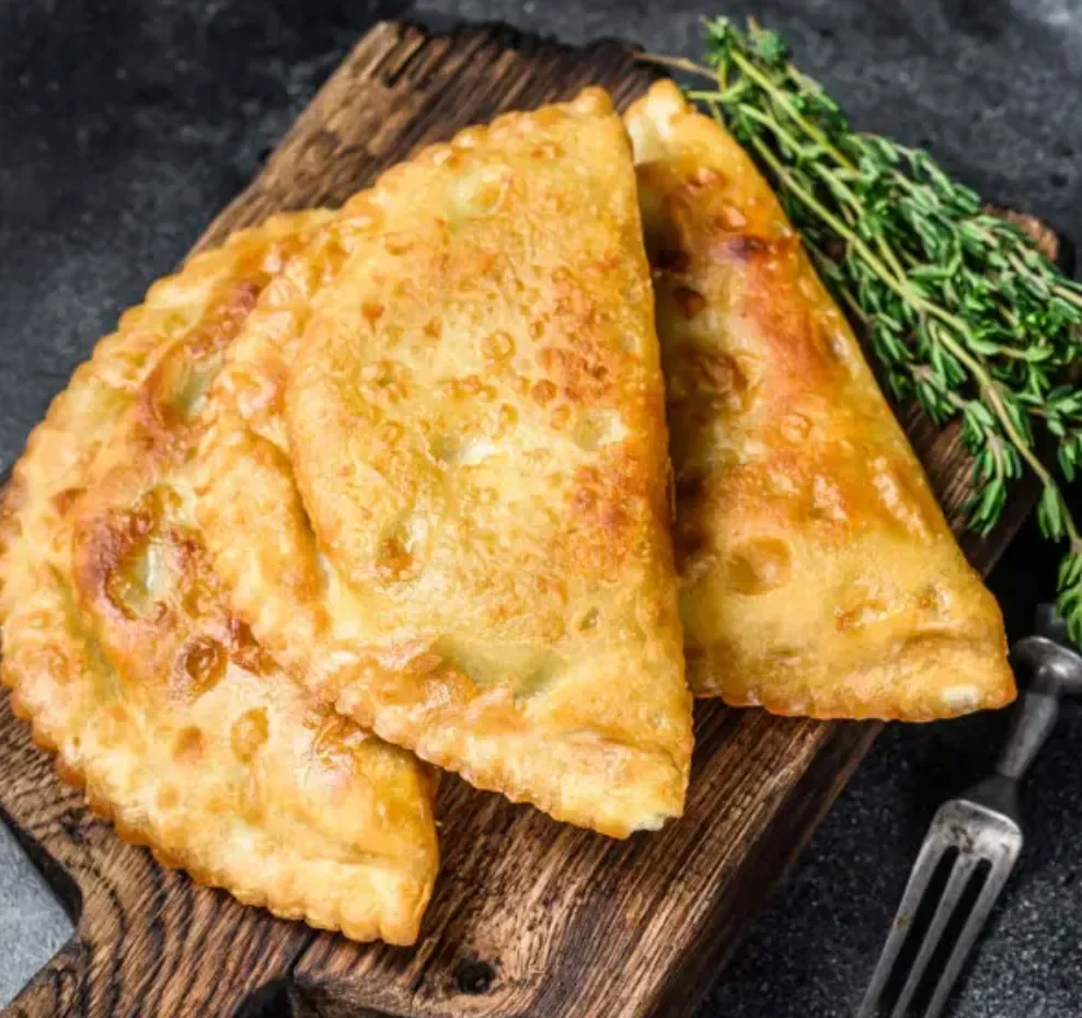 Чебуреки с ветчиной и сыром